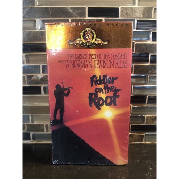 Fiddler On the Roof 1971 VHS 2 Tape box set New Factory Sealed 3 Academy Awards - Picture 2 of 3
